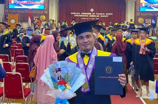 Memilih Di Antara Dua Pintu: Kisah Mantan Napiter Jack Harun Lulus S2 Pendidikan Pancasila