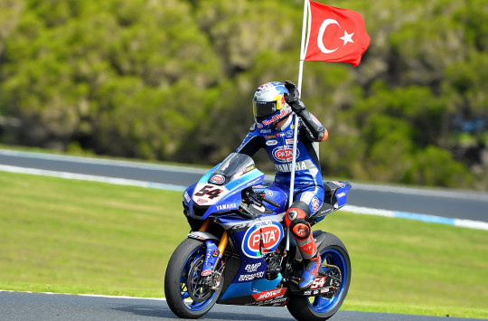 Toprak Razgatlıoğlu Juara Dunia World Superbike Muslim Pertama