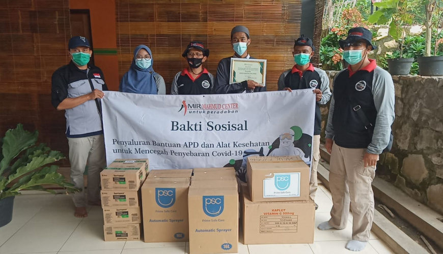 Amir Mahmud Center Distribusikan Berbagai Alat Kesehatan ke 3 Ponpes di Sukoharjo