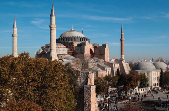 Kembalinya Hagia Sophia Menjadi Masjid: Euforia Kebangkitan Islam di Tengah Pandemi dan Krisis