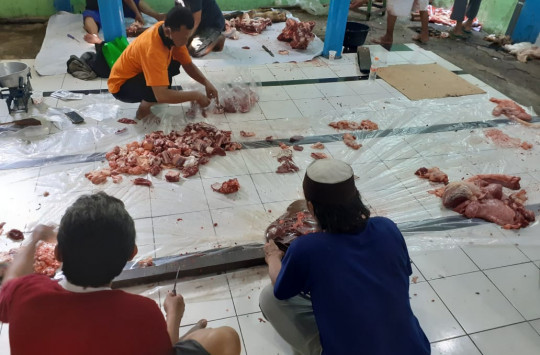 Yayasan Persadani Bagikan 300 Paket Daging Kurban