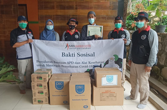 Amir Mahmud Center Distribusikan Berbagai Alat Kesehatan ke 3 Ponpes di Sukoharjo