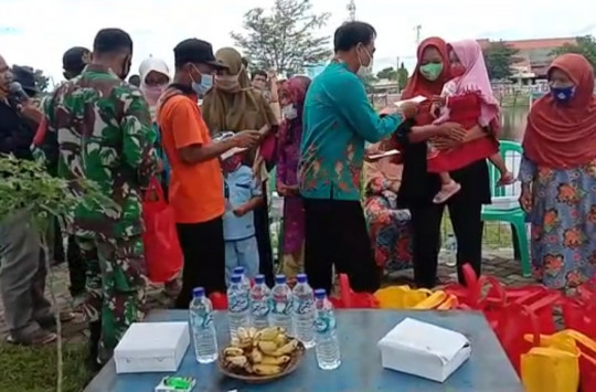 Bersama Warga, Mantan Napiter Brebes kembali Berbagi di Tengah Pandemi Covid-19